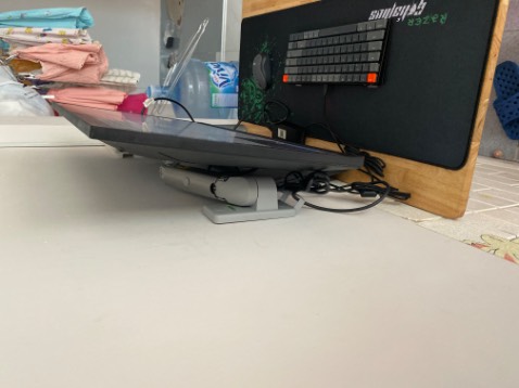 Sản phẩm rất tốt, shop cho đầy đủ phụ kiện để lắp, từ ốc gắn màn hình cho đến ốc cố định vào tường, có cả đồ vặn nữa, sản phẩm rất cứng cáp chắc chắn, độ hoàn thiện tốt. Các bạn lưu ý nên mua tacke loại xịn hơn để gắn tường nha (loại 6mm, khoan vô tường là mũi 10mm) để chắc chắn hơn.