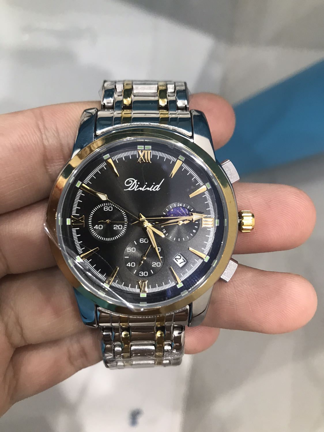 Tuyệt vời ông mặt trời, đồng hồ đẹp quá shop ơi, sản phẩm đúng như hình ảnh mẫu mã shop đăng. Shop đóng gói chắc chắn đầy đủ hộp thẻ bảo hành như cam kết. Rất hài lòng về sản phẩm của shop. Sẻ ủng hộ thêm cho shop nếu có người thân bann bè nào có nhu cầu nhé, rất tuyệt vời tôi rất hài lòng