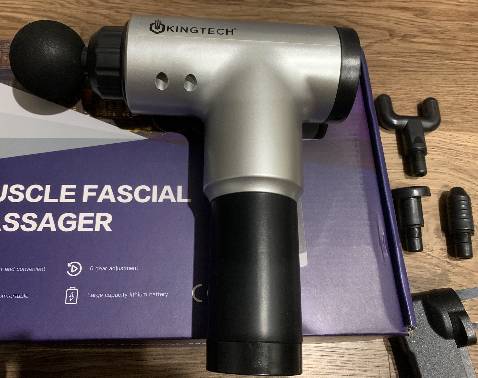 Dịch vụ Tiki Giao hàng nhanh, thân thiện. Nhà mình có việc, Anh ship chờ dưới cổng 10p vẫn rất lịch sự
Về sản phẩm: Giá cả tương đối dễ tiếp cận, Máy có nhiều chế độ và nhiều mức độ rung.
Thân máy gọn nhẹ, cầm khá vừa tay, không bị mỏi
Màu sắc đẹp, dễ sử dụng, thay đầu massage dễ
Tóm lại trải nghiệm mua hàng lần này rất luôn. Vote 5 sao cho Shop.