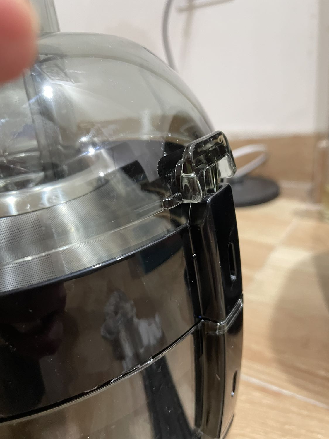 Sản phẩm lắp bị kênh 1 khoảng rất lớn, máy không chạy dù đã lắp lại nhiều lần theo hướng dẫn, đã mua Tiki Trading rất nhiều lần nhưng đây là lần đầu tiên gặp sản phẩm lỗi như này, thực sự thất vọng, yêu cầu Tiki đổi lại sản phẩm giúp mình!