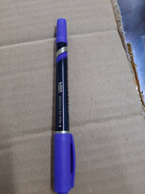 Bút cầm chắc tay nét mực rất đẹp và đều nhưng nhà bán cần tham gia góp ý với nhà sản xuất bút dùng được 3 hôm đã hỏng đầu vì tụt nắp , không biết nó đâu mà tìm,  cũng ko thấy ko biết hỏng từ đâu một cách lạ kì.