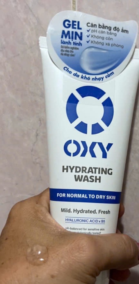 dùng ko có cảm giác mát mát mà rất nhẹ dịu, làm sạch tốt.
