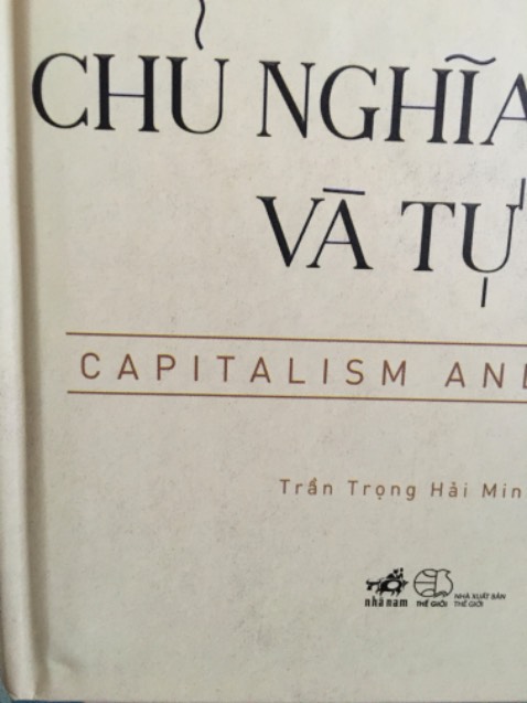 Bìa cuốn sách mình nhận có mấy dải chấm đen li ti, mình thấy hơi khó chịu khi bìa bị như vậy.