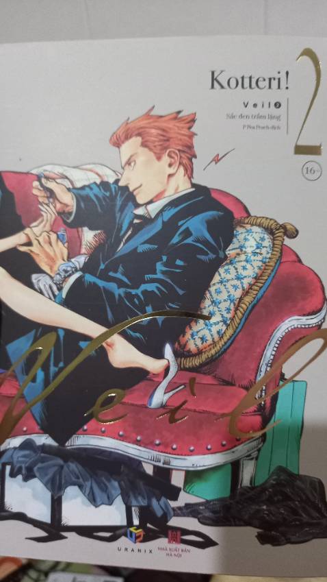 Giao hàng nhanh trong 1 ngày đã về tay, tiki đó h gói hàng chỉ có mỗi hộp giấy bên ngoài may mà ko bị hư gáy hay móp. Truyện đẹp full màu giấy cứng có tặng kèm postcard.