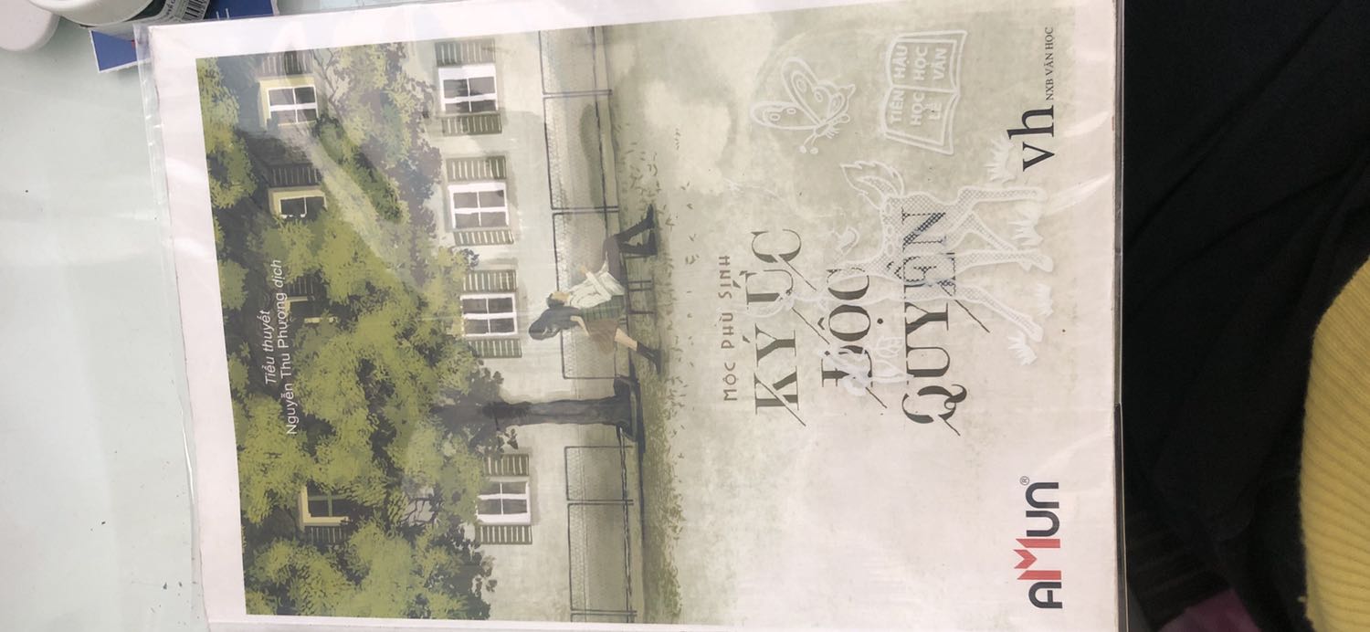 Sách mới tinh tươm, giao hàng cực nhanh luôn, trang giấy trắng sạch.

Truyện của Mộc Phù Sinh tuy nhẹ nhàng, giản đơn nhưng gần gũi và dễ cảm thụ