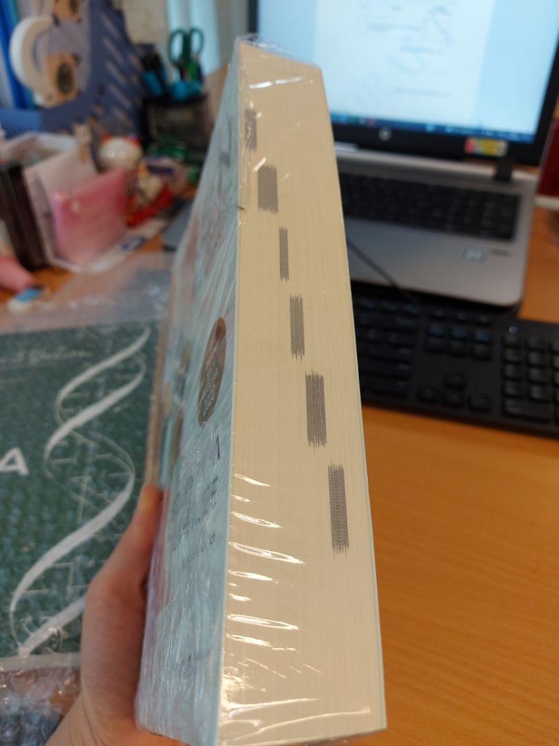 đóng gói cẩn thận, sách dày dã man, nhưng đúng là sách lịch sử thường phải  thế. khá ưng ý với cuốn này, 1 cái nhìn toàn cảnh, khoa học về tiến trình tìm hiểu về cấu tạo sinh học đơn vị nhỏ nhất của con người