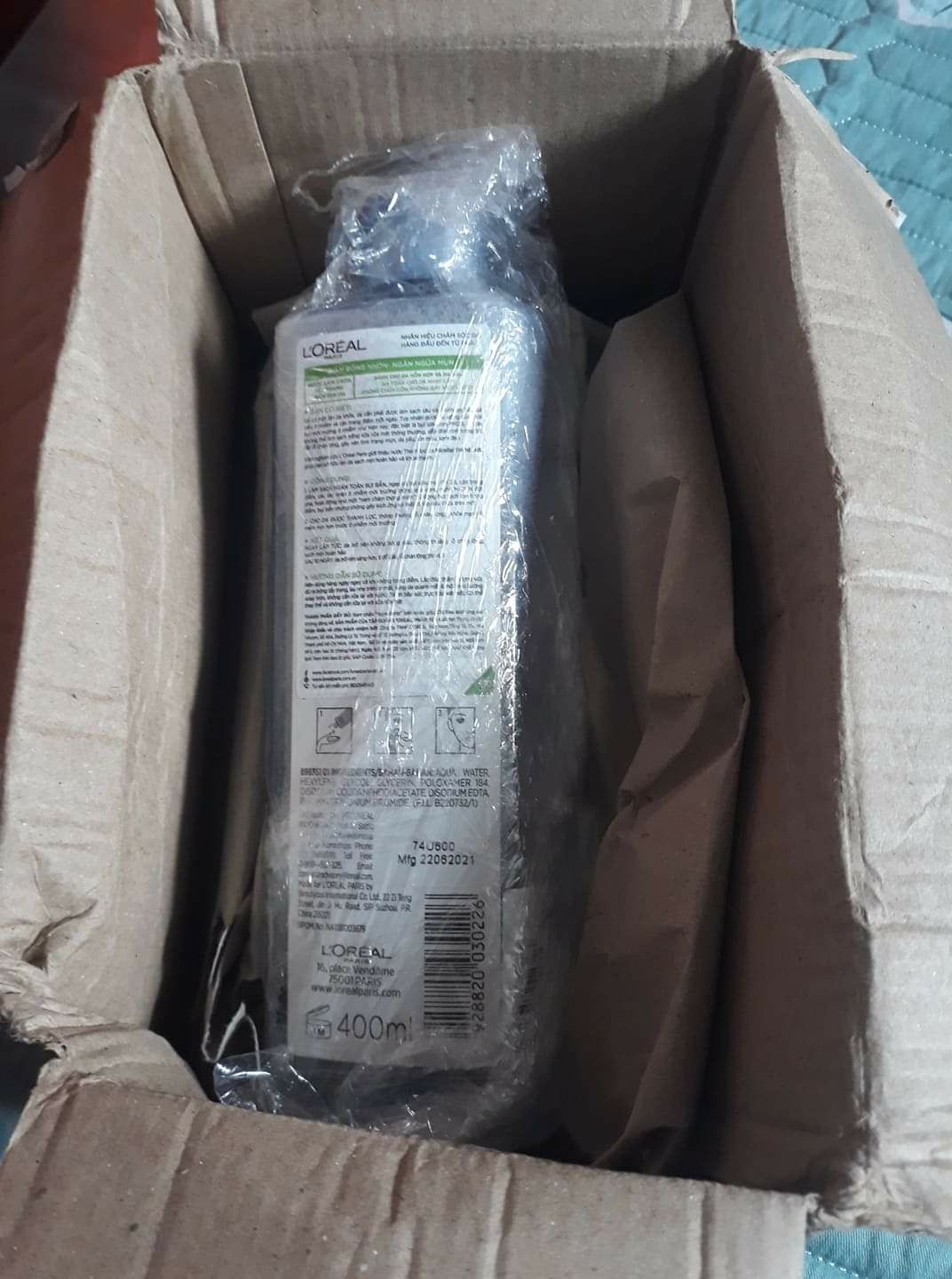 giao khá nhanh,tuy sau khi vận chuyển có méo mó nhưng hàng bên trong vẫn đc bảo quản tốt,hàng còn mới chưa bị mở. mk có quét mã vạch thử thì có ra như vậy, không biết chính hãng không, mk có chụp ảnh lại app mk sd và ảh khi check ,MN có thể tham khảo nhé. mk mua trong đợt sale 10/10 nên giá có rẻ hơn (125.000 đ)