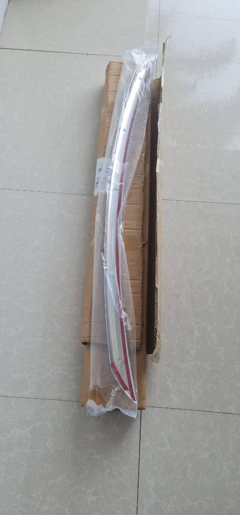 Ốp cản này dùng cho Vios form mới, cuối 2021 nhe bác bạn. Forrm như hình thì xe 2019, 2020, đầu 2021 dán không khớp