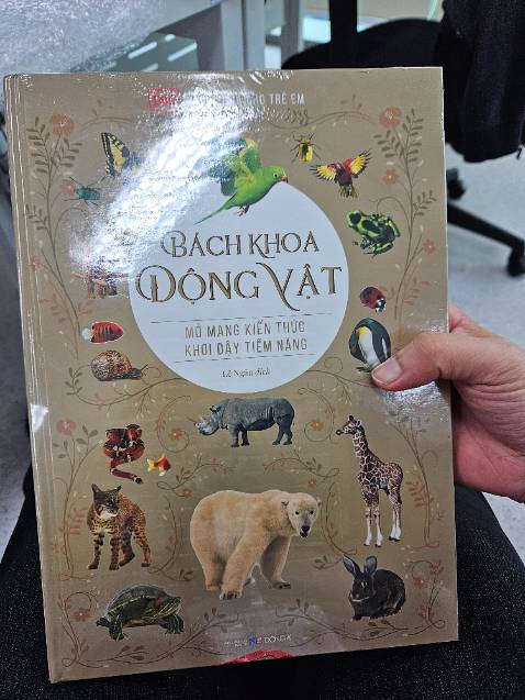 Nội dung chưa đọc nên chưa rõ. Sách khá to so với tưởng tượng ban đầu. Hi vọng sách phù hợp với trẻ học tiểu học.