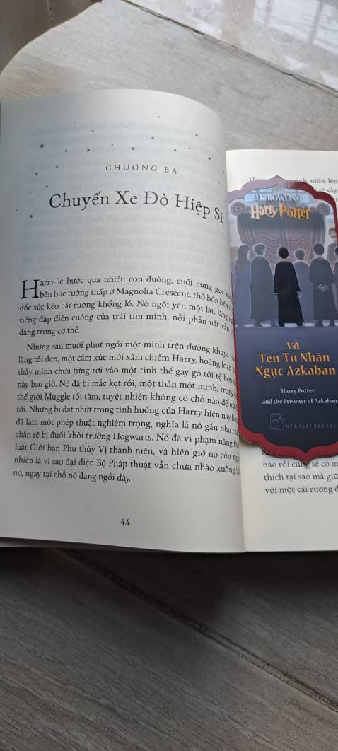 Nội dung thì khỏi phải bàn rồi, mới chương đầu thấy gia đình ông Dursley quá là drama.