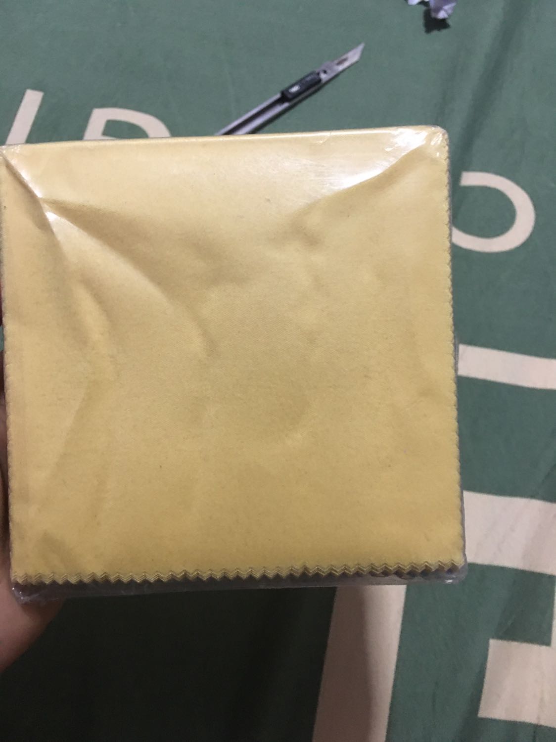 Shop đóng gói cẩn thận. Hàng như hình. Vải mềm mịn. Nhiều màu. Mình đếm được 74 cái