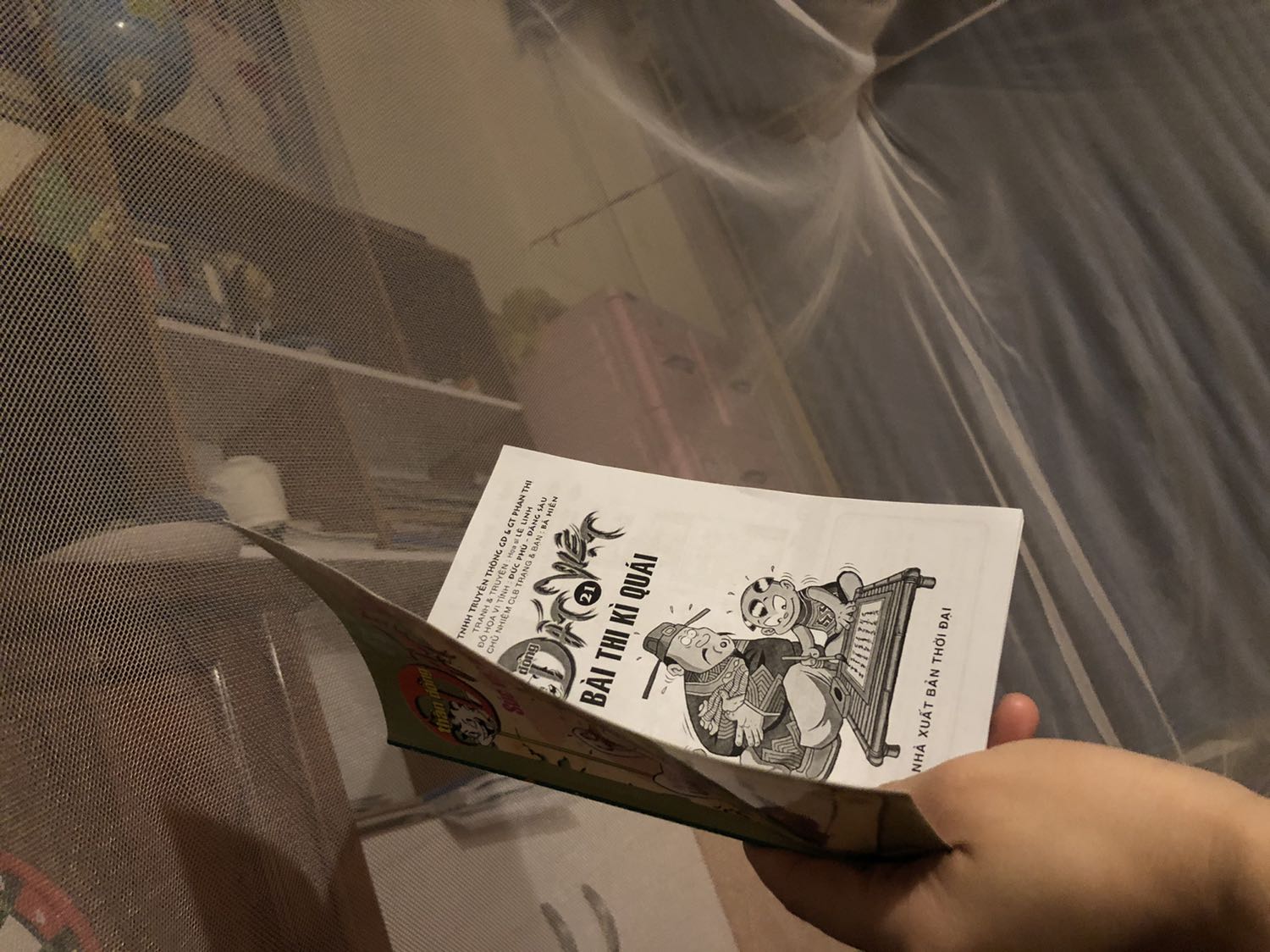 Bìa là tập 16 súc vật nổi loạn mà bên trong lại là tập 21 bài thì kì quái, trong khi tập 21 mình có rồi