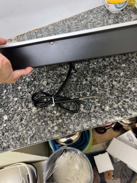 bếp không có ổ cắm thế này thì dùng kiểu gì đây shop 😭