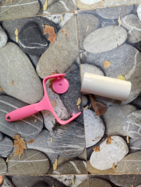 Giao hàng mà cũng không check lại nữa, có một bên bánh răn làm sao mà dùng bà???