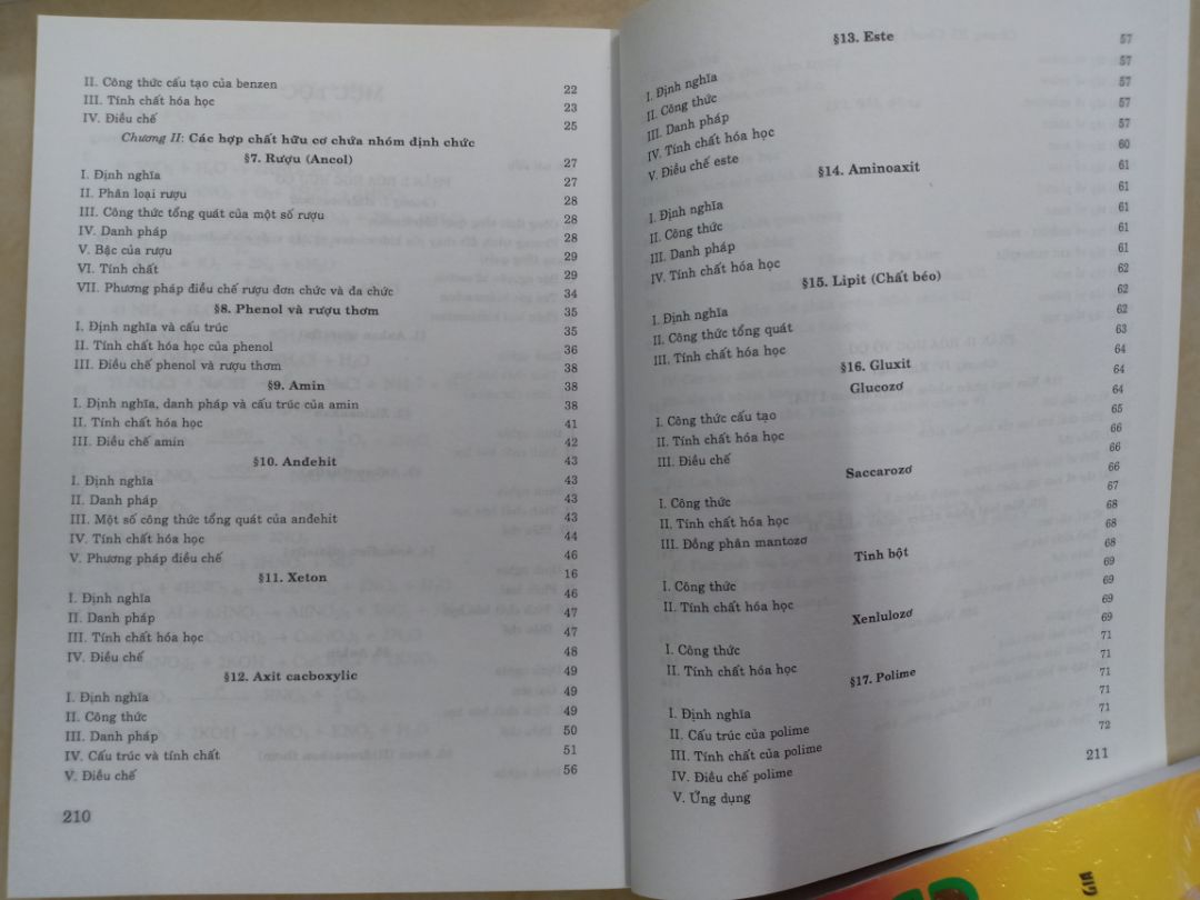 Mực in rõ, không lỗi, nội dung đa dạng, phong phú, đầy đủ từ lý thuyết đến thực hành viết chuỗi phản ứng, có đáp án.
