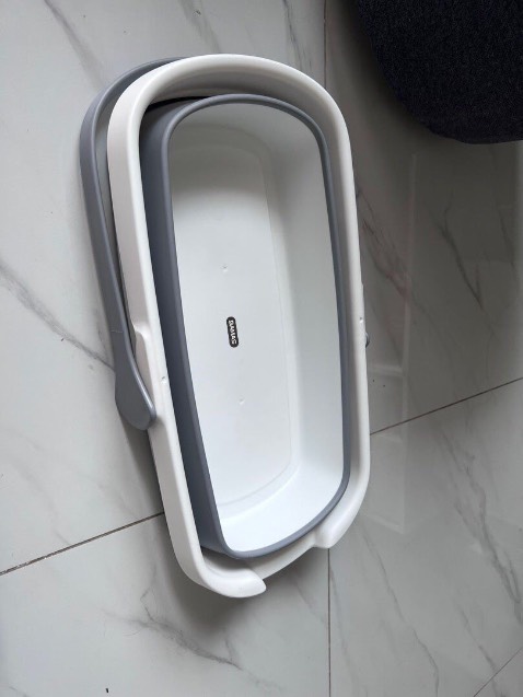 Tốt, nhựa cứng cáp, thiết kế hiện đại đẹp và gọn