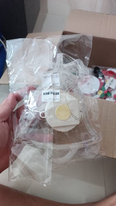 Nhận sản phẩm xong thấy thất vọng vô cùng, đong gói chỉ có cái bịch để vào, lấy ra xem thì thấy trầy xước khá nhìu và hàng cũ như đã qua sử dụng, tôi muốn trả hàng cà hoàn tiền. Không đáng với giá tiền.