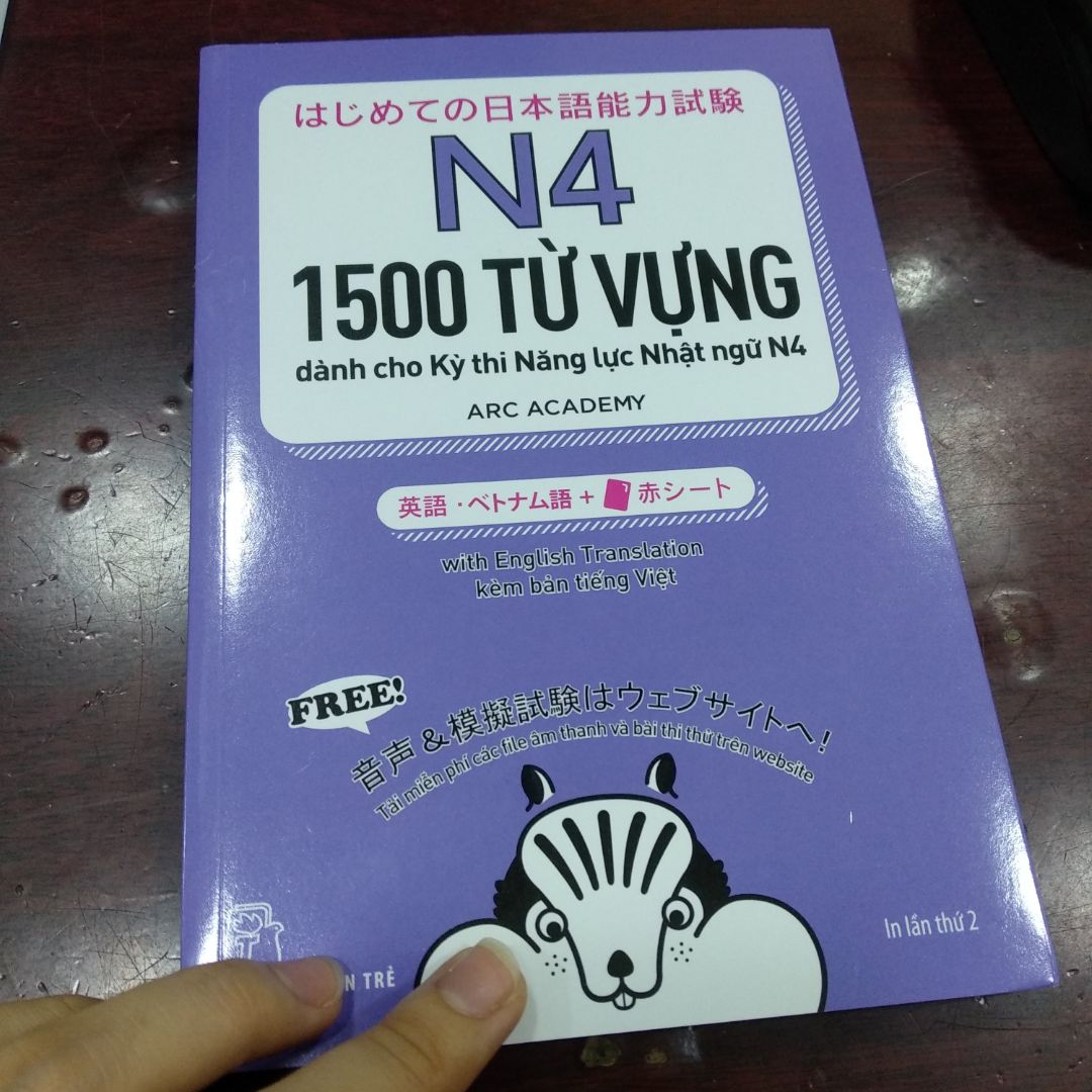 sách rất hay, thú vị. có thẻ để che nghĩa từ tự đoán nghĩa. mỗi tội k thể tìm đc link file nghe mặc dù đã làm theo hướng dẫn ở bìa gấp của sách và quét mã :( 
 bên nhà sách bọc khá kỹ, phong bì bên ngoài khá cute. sách rất hay, thú vị. có thẻ để che nghĩa từ tự đoán nghĩa. mỗi tội k thể tìm đc link file nghe mặc dù đã làm theo hướng dẫn ở bìa gấp của sách và quét mã :( 
 bên nhà sách bọc khá kỹ, phong bì bên ngoài khá cute.