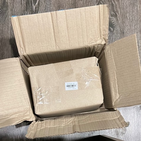 Đóng gói đậm chất tiki:
- bọc 1 miếng giấy mỏng
- ko chống sốc

Hộp ngoài bao móp may sản phẩm nguyên vẹn

Goods IPM khỏi bàn, bao đẹp

5* nếu phong cách đóng gói ko ớn lạnh như vậy