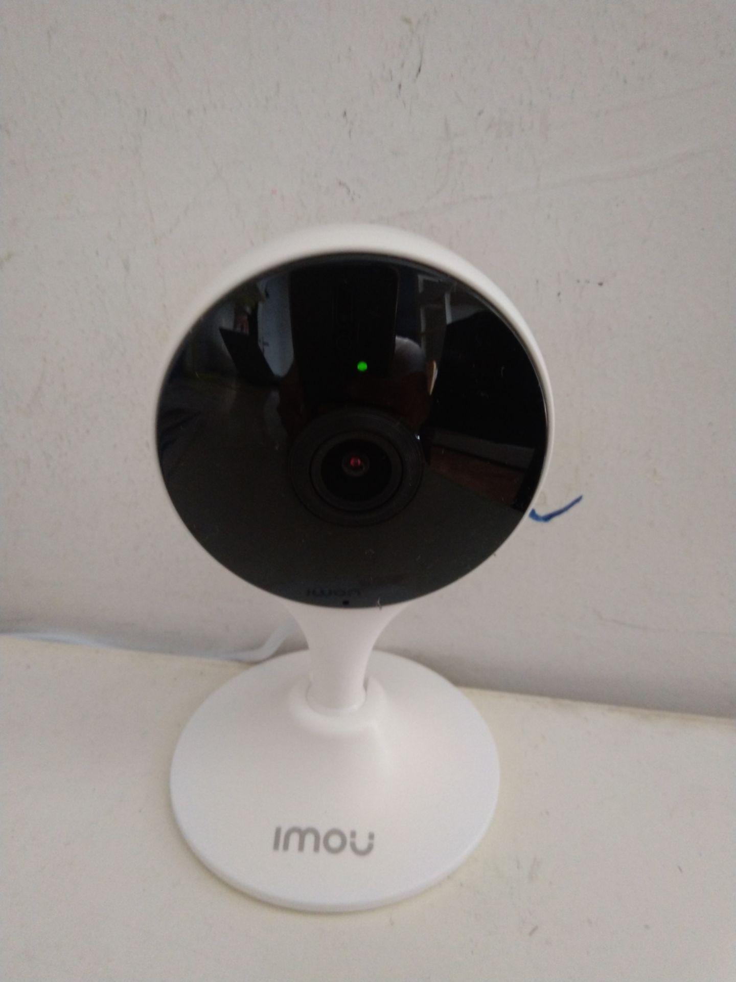 Giao hàng đúng hẹn, sản phẩm đẹp, chất lượng hình ảnh đẹp nhưng không hiểu sao cài trên máy android Nokia ko được - có lẽ do máy cùi bắp quá, kết nối trên IOS thì OK . Hài lòng.