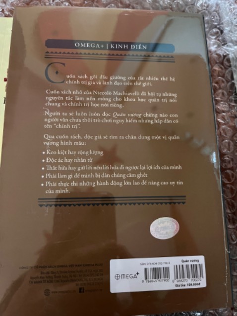 Nội dung thì chưa rõ nhưng phần đóng gói kĩ nè, với sách còn nguyên seal nilon căng đét lun.