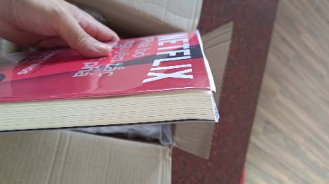 Đóng gói quá sơ sài, tại sao khách hàng mua gói bookcare ? Vì họ muốn sách của họ nguyên vẹn nhất có thể