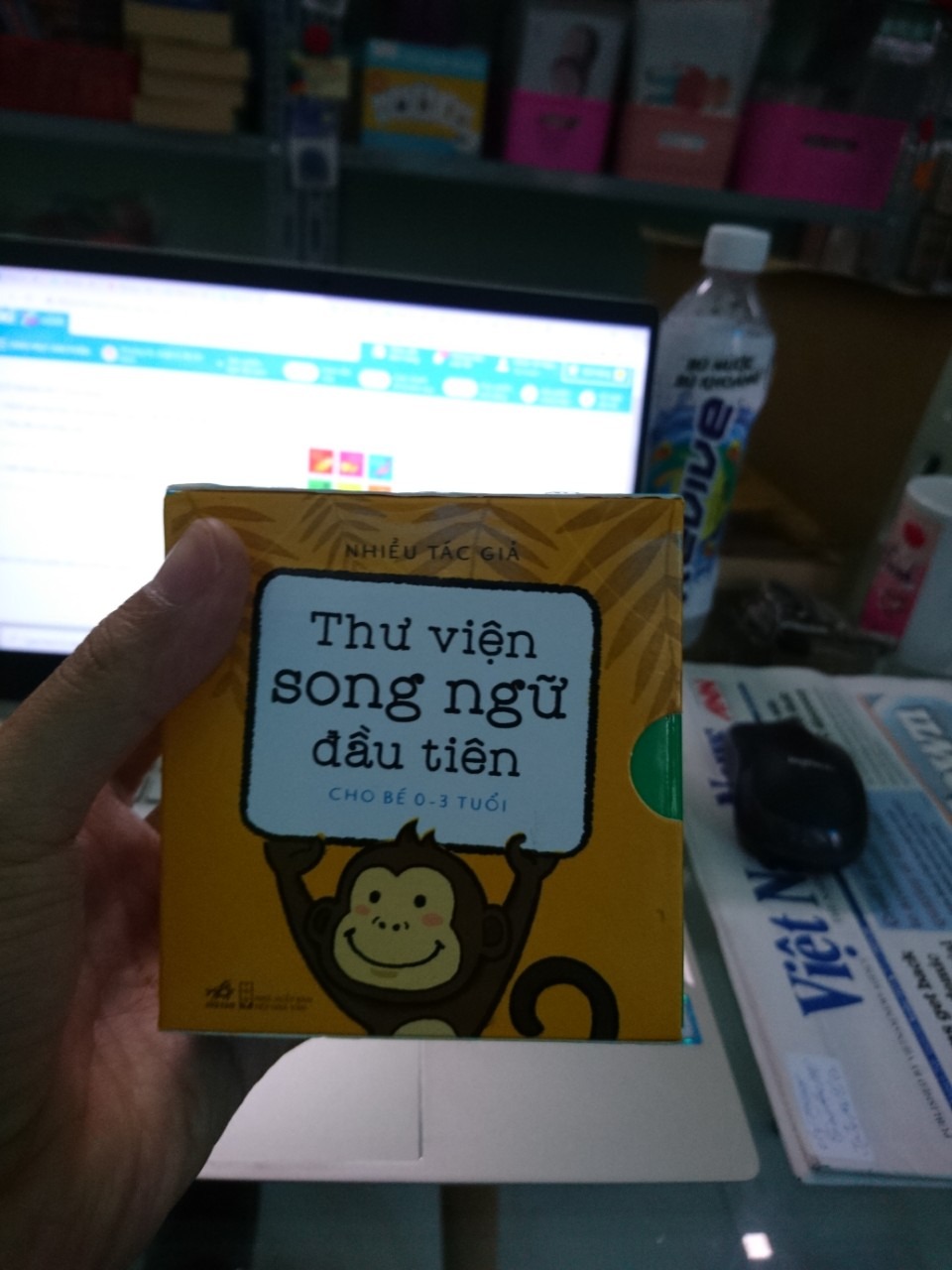 Sách nhỏ gọn cho thiếu nhi. Trang cũng cứng cáp không bị xé, rách bởi trẻ nhỏ. Mình hay đọc và cho con xem hình lúc con nhỏ hơn 1 tuổi.