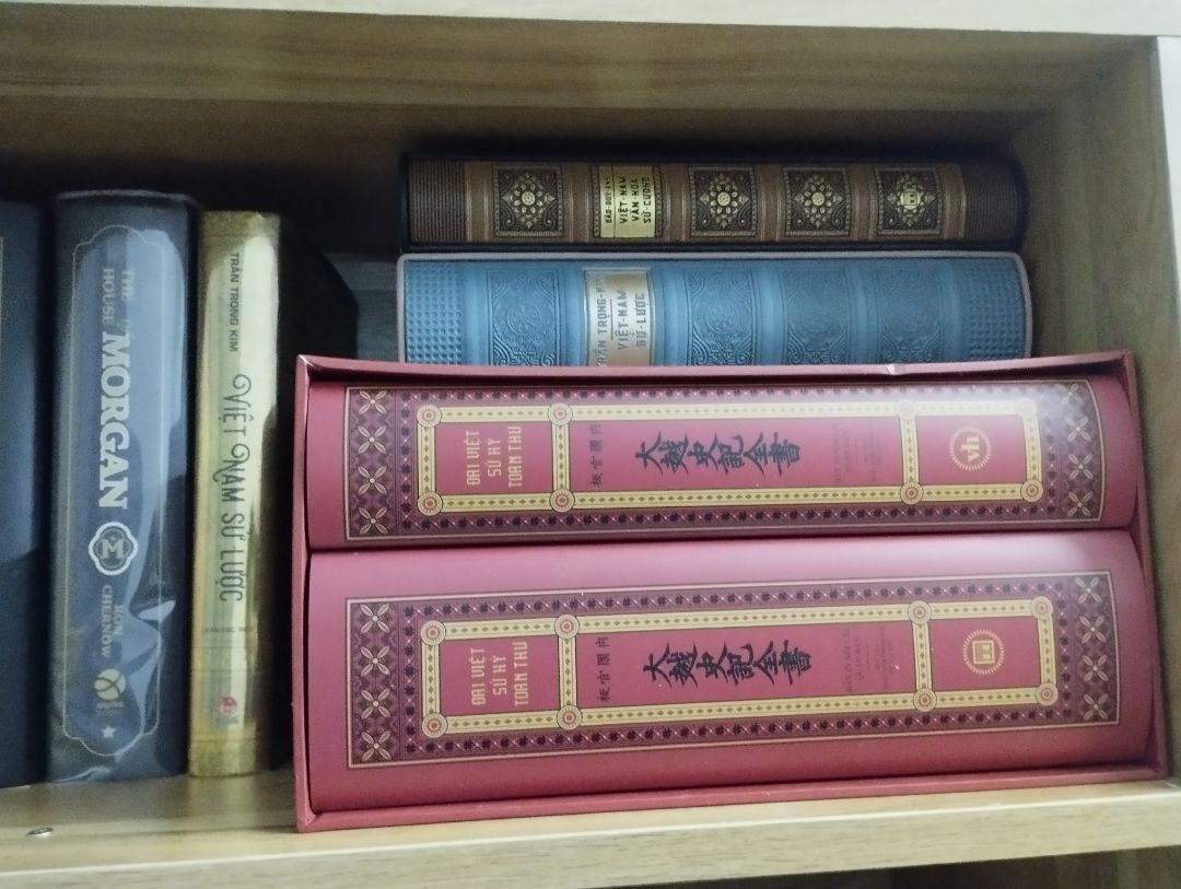 Sách thiết kế rất đẹp, nên mua nếu muốn sưu tầm.