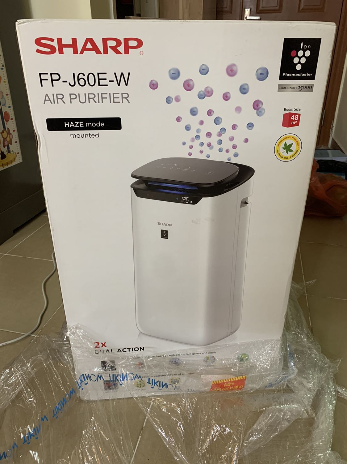 Máy rất thông minh nhé. Trời tối tự động tắt đèn; mùi nước ho thỏang qua cái là nhận biết đc ngay. Mấy nay hanoi trong lành quá nên toàn báo LO; máy to. Màu sắc đẹp, bảng điều khiển rất sang. Chạy êm không có tiếng ồn. Nchung hài lòng Máy rất thông minh nhé. Trời tối tự động tắt đèn; mùi nước ho thỏang qua cái là nhận biết đc ngay. Mấy nay hanoi trong lành quá nên toàn báo LO; máy to. Màu sắc đẹp, bảng điều khiển rất sang. Chạy êm không có tiếng ồn. Nchung hài lòng