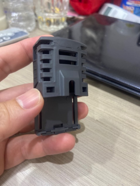 Giao thiếu que sắt kẹp khe gió