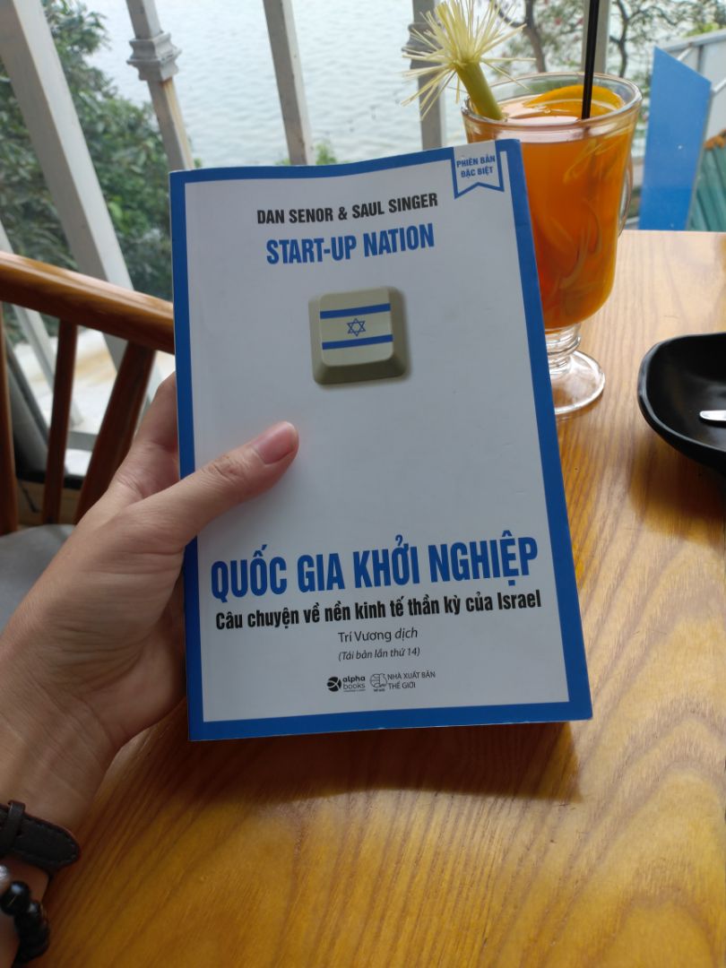 - Về Tiki: giao hàng nhanh, đóng gói cẩn thận.
- Về sản phẩm: Sách dẫn chứng chi tiết, chia mục rõ ràng. Nội dung sách siêu hay, thực tế, giúp ta hình dung được sự thành công của 1 đất nước nhỏ bé. Nếu bạn nào đang kinh doanh như mình, khi gặp khó khăn hãy nhớ đến quyển sách này, nó có tác dụng thúc đẩy tinh thần khá mạnh. Người thật việc thật chứ ko phải là sách self help thông thường đâu ạ. Trân trọng!
