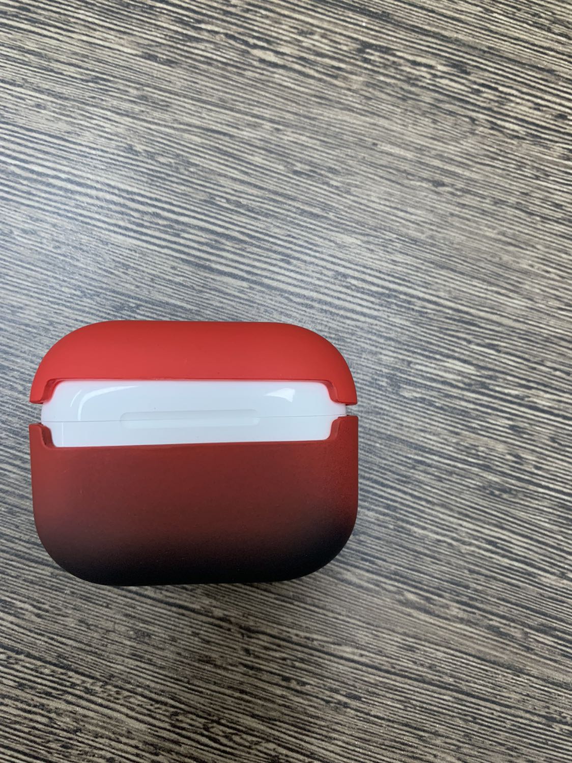 Sản phẩm quá tệ. Không ôm sát Airpods. Vỏ trên k ôm dc nắp luôn. Thất vọng. Yêu cầu hoàn tiền.