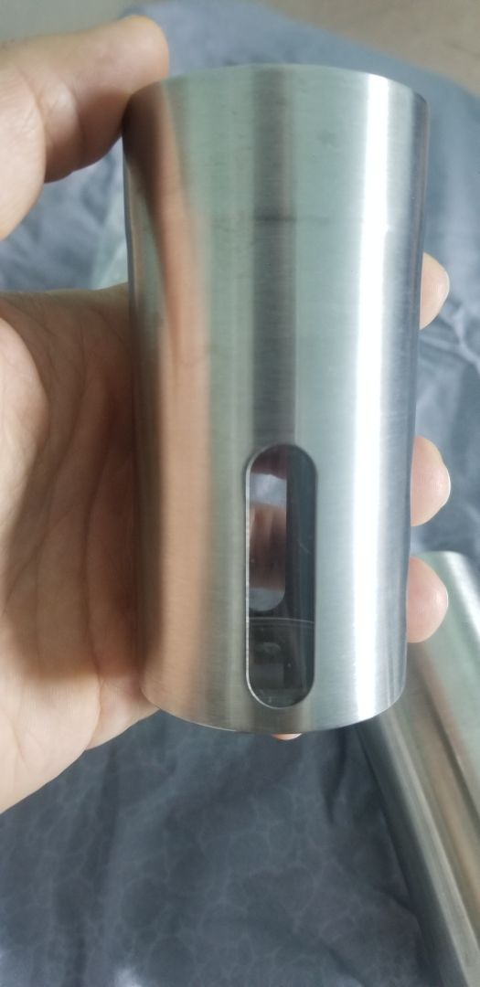 Từ lúc mua sản phẩm cho đến bây giờ tay tui to lên hẳn. Quay tay đều mỗi sáng trước khi làm việc. 
Dễ sử dùng và vệ sinh. duy nhất điểm trừ đó là phần đựng cà phê đã xay bằng nhựa. Tui chưa biết làm sao để vệ sinh nếu nước hoặc bả cà phê mịn lọt vào bên trong vì không biết cách nào tháo nó ra. Mặt khác bánh quay bằng đá, tui nghĩ độ bên và không bằng thép (nước chảy đá mòn, quay tay nhiều có thể gây bể bánh quay), mặt khác đá không an toàn cho sức khỏe bằng thèm nếu bị bào mòn vì bột đá có thể hòa lẫn vào bột cà phê khi xay.