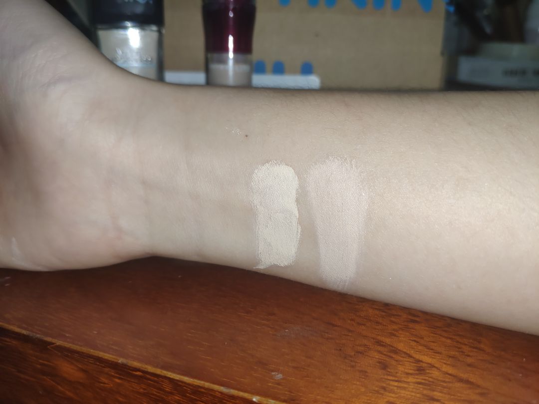 Nhân viên giao hàng thân thiện, dịch vụ của Tiki luôn đúng giờ - sản phẩm được đóng gói cẩn thận và nói chung chưa làm mình thất vọng.
Thuộc tông da trắng nên mình chọn 110 - Fair, để che vài vết mụn li ti và vết thâm nhẹ vì vài đêm ngủ muộn. Tiệp với màu da và dễ tán, với mình sản phẩm này chỉ gặp khuyết điểm là trôi mau hơn nếu hoạt động nhiều, khi da dầu và ra nhiều mồ hôi.
Vì thanh che khuyết điểm nhỏ nhắn, nên cũng tiện để mang theo và mỗi khi cần thì chỉnh lại.
Cùng sản phẩm Fit me 110 - Porcelain, bộ đôi cho mình lớp nền mỏng nhẹ, tự nhiên, phù hợp với makeup hằng ngày.
Được bạn bè giới thiệu và qua sử dụng, thì đây cũng là một sản phẩm đáng để mua đó các bạn nhé!