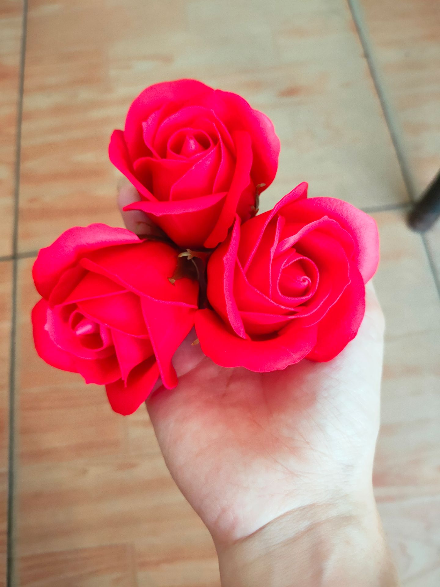 sản phẩm ok. mình mua 2 bộ cho mình và 1 bộ mua tặng bạn. dùng bền sau nhìu trận mưa te tua. hình ảnh mang tính chất nhận quà