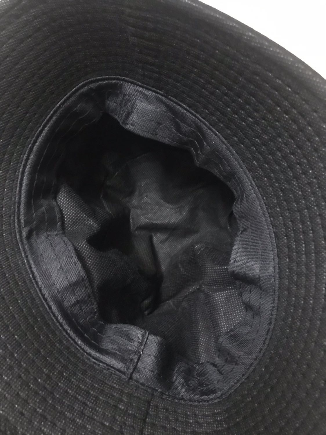 Nón đẹp, dày, nhưng hơi bé, đội vào hơi chật đầu