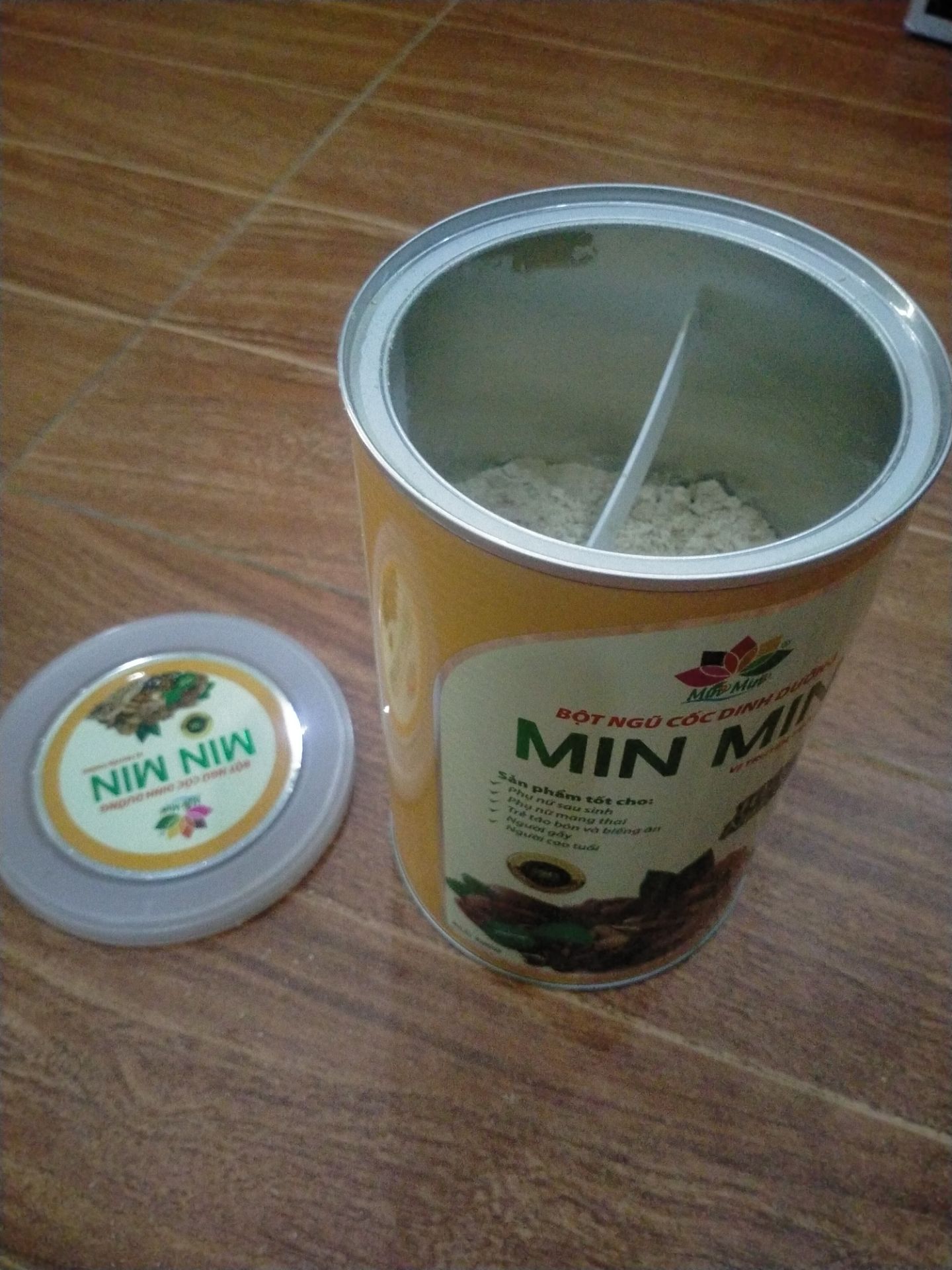 mình kiểm tra đúng hàng chính hãng. ngũ cốc thơm ngon dễ pha dễ uống. mình nghén may quá uống ngũ cốc đỡ hẳn, bé phát triển tốt. shop đóng gói cẩn thận lại có quà nữa, nên mua nhé mọi người