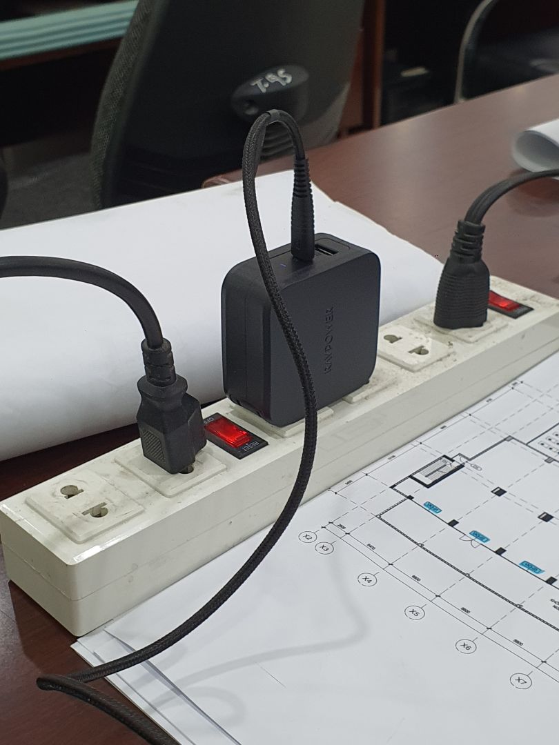 Đt Note 10 plus, pin còn 42%, mà cắm sạc báo là hơn 1g mới đầy thì đâu gọi là sạch nhanh được. Thua cái sạc zin của SS 25w.