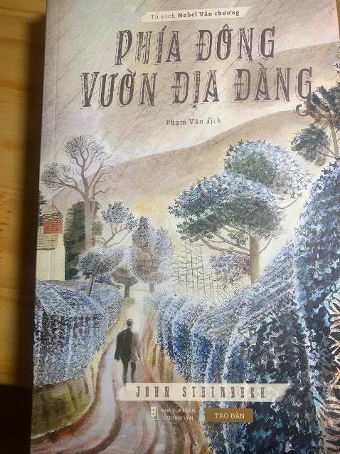 Sách dày hơn 700 trang. Bìa đẹp. Nội dung thì chưa đọc hết nên mình k đánh giá được.
Vấn đề là khâu dịch thuật cuốn này theo mình k chỉn chu, nhiều đoạn đọc cảm giác như google dịch. Rất ảnh hưởng đến trải nghiệm đọc sách của mình