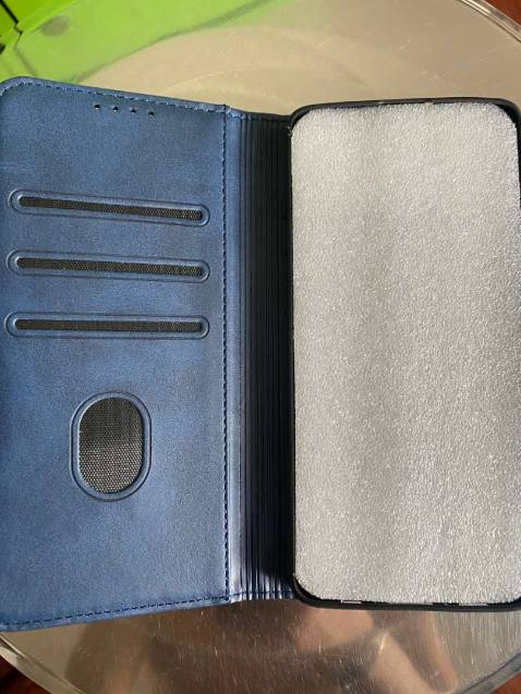 Nhận hàng như mong đợi nhé, ưng ý lắm ạ. Bao da cầm êm tay, máy lắp vô cũng dễ tháo ra cũng dễ. bữa rồi có đặt 1 cái đăng hình y chang kiểu này mà ở shop khác, lúc nhận hàng đâu có đúng như hình quảng cáo đâu. Shop này gửi hàng chuẩn, giao hàng lẹ, sau sẽ đặt thêm ạ. Cảm ơn shop nhiều