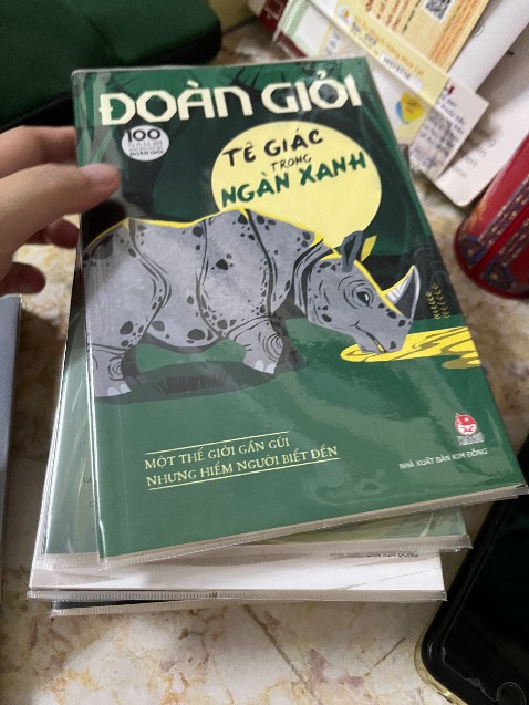 Shop đóng gói cẩn thận và giao nhanh. Giá tốt, có bookcare nữa.