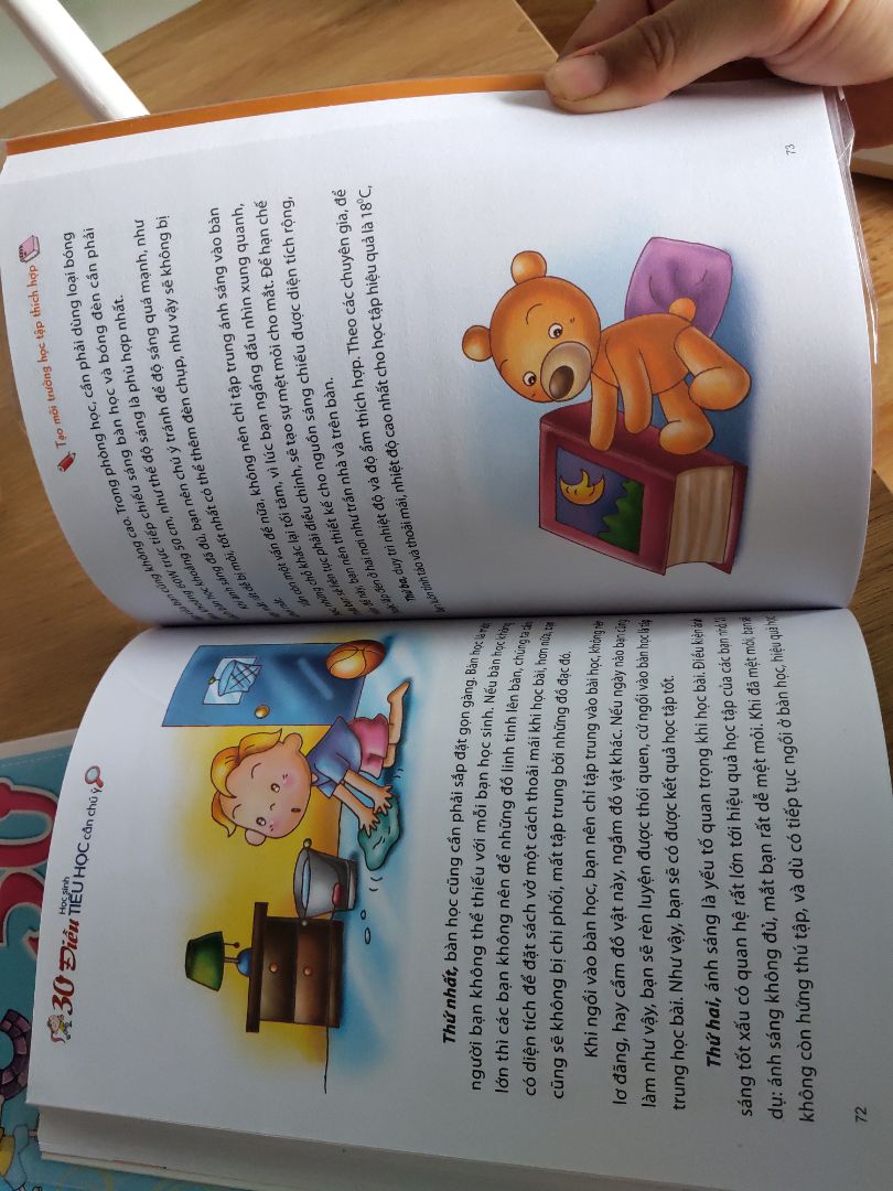 Sách bìa và chất lượng giấy đẹp, nội dung tốt và ý nghĩa, có bài nhiều chữ nên phụ huynh chọn lúc tâm trạng tốt để đọc ? nếu bé tự đọc được thì quá tốt, con mình lớp 1 nên mình đọc cho bé nghe, rất hữu ích các bạn ạ, nên mua.