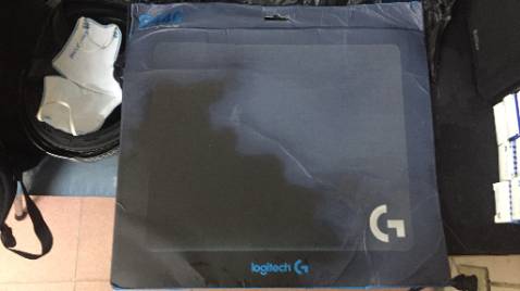 Sản phẩm bị ẩm ướt nghi do gói không kỹ bị nước mưa vào, ngoài ra bị vênh 2 góc nữa. Lỗi này mình nghi do bên vận chuyển GHN, TIKI nên kiểm tra lại.