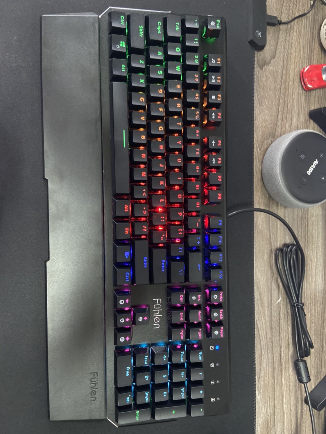 Bàn phím cơ nhìn khá chất và mê mọi người ạ...
Mới chơi nên mua em Fuhlen này, hàng Fuhlen hi vọng sẽ bền tốt