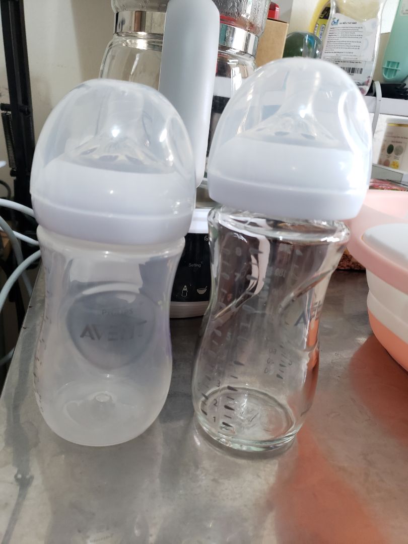 bình thon dài, hơi nặng nên bé ko thể tự cầm đc nhưng rửa rất mau sạch, hâm sữa mau nóng.