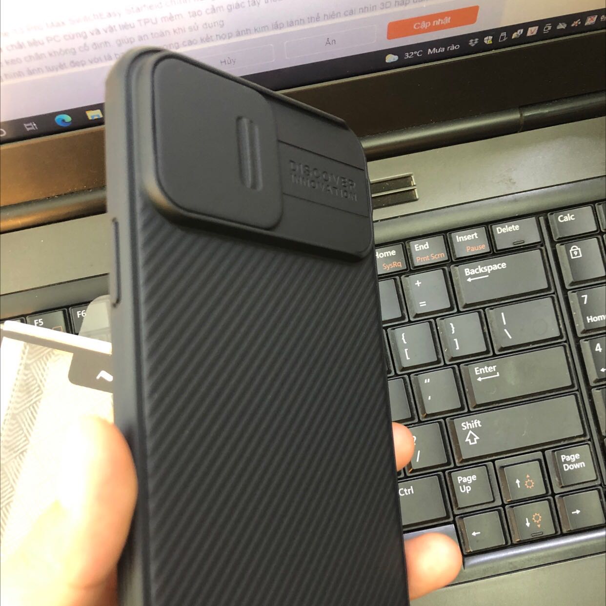 Shop tư vấn nhiệt tình. Giao hàng nhanh lắm luôn, sản phẩm đẹp, vừa y điện thoại. Đáng mua lắm ạ. Cảm ơn shop nhiều ạ