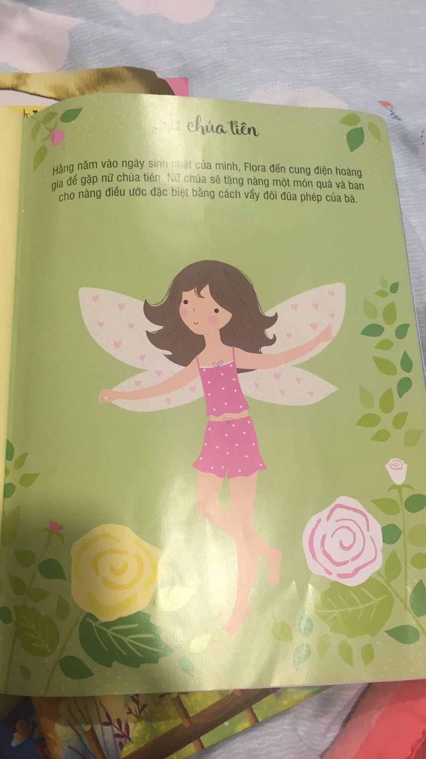 Sách rất hay bên cạnh phần thiết kế xinh xắn, màu sắc hài hoà tươi tắn, thì nội dung cũng rất thú vị. Bé nhà mình rất thích bộ sticker mới này của nhà Đinh Tị