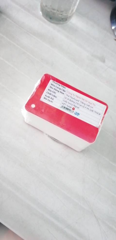 Sản phẩm thì rất đẹp, giấy một mặt trơn một mặt như A4 dày=> Giấy giầy lắm luôn 
Có điều đóng gói thì ko ổn lắm, tuy hộp đựng to nhưng trong quá trình vận chuyển lại bị đổ ra, nếu ai mua về bán lại thì chắc xỉu luôn quá >< NHƯNg vì sản phẩm đẹp nên 5* nhé! (mua 3 cục đều là màu đỏ hết, shop nên cho màu khác nhau nhé !)
