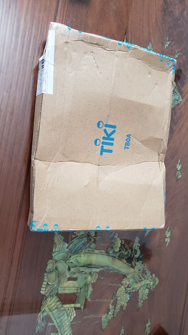 sách trình bày theo dạng chủ đề và các câu hỏi rất chi tiết bám sát vào bài học, nội dung dễ hiểu có thể tiếp thu nhanh, nhưng có 1 điều mình không thích là giấy khá là mỏng, nói chung sách khá là tốt nên mua