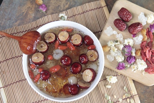 Mình đã được đứa bạn giới thiệu mua sản phẩm của shop này. may mắn cho mình khi đam mê uống trà và thảo dược gặp được shop bán giá cả vừa phải mà chất lượng thì tuyệt vời, mới đầu mình đặt thử mỗi món 1 ít mà thấy chất lượng đảm bảo nên mình mua 1 lần nhiều món luôn để vừa dùng vừa tặng quà. nếu shop có chương trình khuyến mãi cho khách hàng thân thiết thì tốt quá